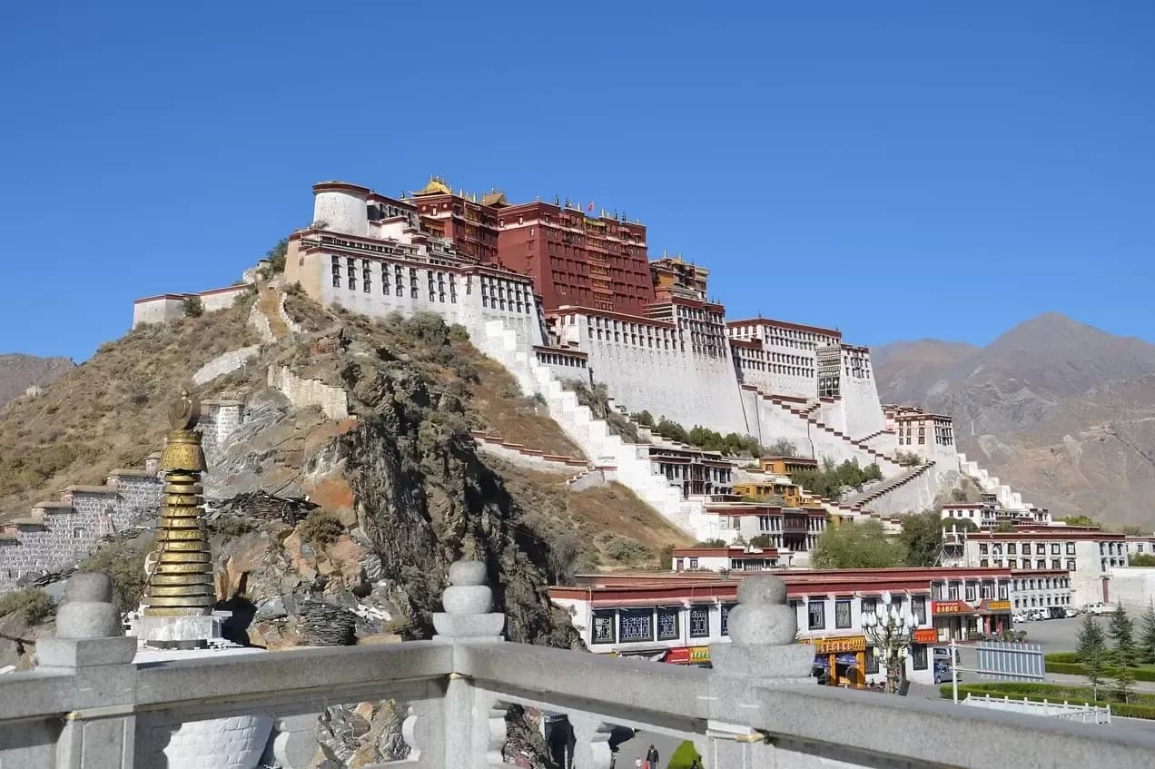 Mount Kailash Pilgrimage via Kyirung (Highest Point 5670m) 